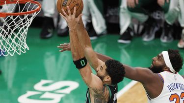 2023-11-13 19:46:47 epa10973993 Boston Celtics forward Jayson Tatum (L) dunks the ball past defending New York Knicks center Mitchell Robinson (R) during the first half of the NBA game between the Boston Celtics and the New York Knicks at TD Garden in Boston, Massachusetts, USA, 13 November 2023.  EPA/CJ GUNTHER  SHUTTERSTOCK OUT