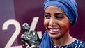 ARNHEM - Sifan Hassan poseert met haar prijs na het winnen van Sportvrouw van het jaar 2024 tijdens de uitreiking van de sportprijzen tijdens het NOC*NSF Sportgala. ANP REMKO DE WAAL