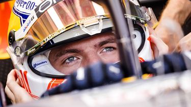 2023-07-23 14:03:13 BUDAPEST - Max Verstappen (Red Bull Racing) voorafgaand aan de Grand Prix van Hongarije op de Hungaroring. ANP REMKO DE WAAL