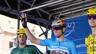 epa13146885 Belgian cyclist Wout van Aert (2-L) wearing the overall leader's blue jersey and Team Visma Lease a Bike pose on stage before Stage 5 of the Danmark Rundt cycling tour over 126km from Koge to Rodovre, Denmark, 02 August 2026.  EPA/Claus Bech  DENMARK OUT