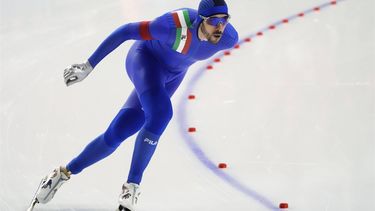 epa11165231 Davide Ghiotto of Italy competes in the Men’s 10000m event at the ISU World Speed Skating Single Distances Championships in Calgary, Canada, 18 February 2024.  EPA/TODD KOROL