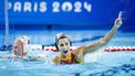 PARIJS - Judith Forca Ariza van Spanje maakt een doelpunt tijdens de halve finale tussen Nederland en Spanje van het waterpolotoernooi op de Olympische Spelen. ANP REMKO DE WAAL