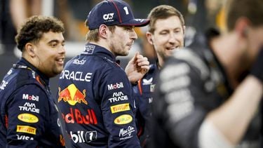 ABU DHABI - Max Verstappen (Red Bull Racing) op het Yas Marina Circuit na het winnen van de Abu Dhabi Grand Prix. Lando Norris (McLaren), die als derde eindigde, pakte de wereldtitel. ANP SANDER KONING
