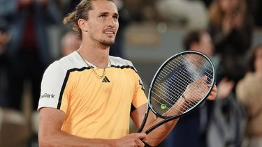 Germany's Alexander Zverev celebrates after winning his men's singles quarter final match against Australia's Alex De Minaur on Court Philippe-Chatrier on day eleven of the French Open tennis tournament at the Roland Garros Complex in Paris on June 5, 2024. 
Dimitar DILKOFF / AFP