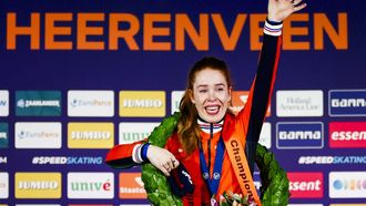 HEERENVEEN - Antoinette Rijpma-De Jong (Nederland) tijdens de huldiging van haar gouden medaille op de slotdag van de ISU EK Allround en Sprint in Thialf. ANP KOEN VAN WEEL