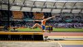 BOEDAPEST - Pauline Hondema in actie op het verspringen tijdens de eerste dag van de wereldkampioenschappen atletiek. ANP ROBIN VAN LONKHUIJSEN