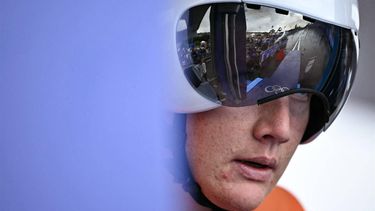 Netherlands' Daan Hoole prepares to take the start of the men's road cycling individual time trial during the Paris 2024 Olympic Games in Paris, on July 27, 2024. 
Ben STANSALL / AFP