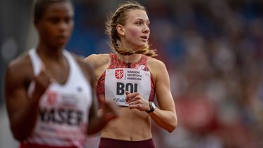 epa12195296 Femke Bol of the Netherlands (R) in action during the Women's 400 metres event at the 2025 Golden Spike Ostrava athletics meeting as part of the World Athletics Continental Tour in Ostrava, Czech Republic, 24 June 2025.  EPA/MARTIN DIVISEK
