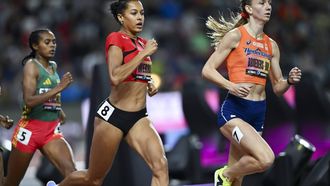 epa13232794 Audrey Werro of Switzerland (C) and Femke Broeders-Bol of the Netherlands (R) compete in the women's 800 meters semifinals of the World Athletics Ultimate Championship in Budapest, Hungary, 11 September 2026.  EPA/Tibor Illyes HUNGARY OUT