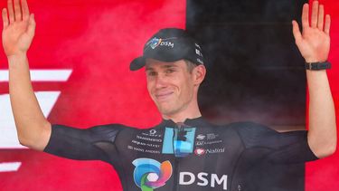 2023-05-24 18:41:54 Team DSM's Italian rider Alberto Dainese celebrates on the podium after winning the seventeenth stage of the Giro d'Italia 2023 cycling race, 197 km between Pergine Valsugana and Caorle, near Venice on May 24, 2023. 
Luca Bettini / AFP