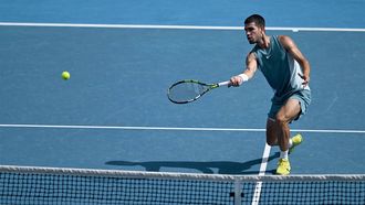 epa11835395 Carlos Alcaraz of Spain in action during his round four match against Jack Draper of Great Britain at the 2025 Australian Open tennis tournament in Melbourne, Australia, 19 January 2025.  EPA/JAMES ROSS AUSTRALIA AND NEW ZEALAND OUT