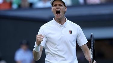 epa12223220 Jannik Sinner of Italy gestures during his Men's Singles Round of 16 match against Grigor Dimitrov of Bulgaria at the Wimbledon Championships, Wimbledon, Britain, 07 July 2025.  EPA/NEIL HALL  EDITORIAL USE ONLY