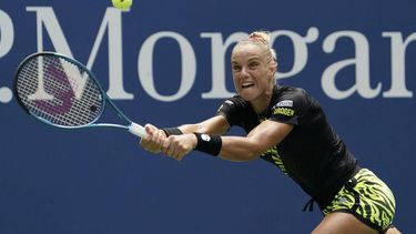 2023-08-29 18:57:22 Netherlands' Arantxa Rus hits a return to USA's Madison Keys during the US Open tennis tournament women's singles first round match at the USTA Billie Jean King National Tennis Center in New York City, on August 29, 2023. 
TIMOTHY A. CLARY / AFP