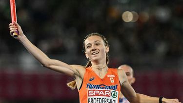 Netherlands' Femke Broeders-Bol celebrates as she crosses the finish line to win the women's 4 x 400m relay final during the European Athletics Championships at Alexander Stadium in Birmingham on August 16, 2026. 
Paul ELLIS / AFP