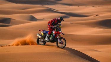 Monster Energy Honda Team's Chilean biker Pablo Quintanilla competes during Stage 2 of the Dakar Rally 2024, between Al Henakiyah and Al Duwadimi, Saudi Arabia, on January 7, 2024. 
PATRICK HERTZOG / AFP