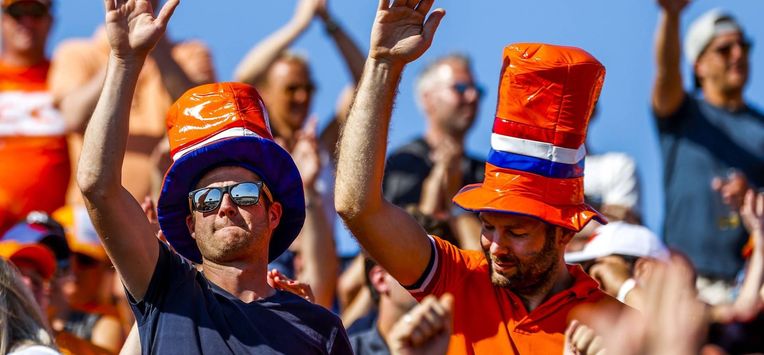 ZANDVOORT - Sfeerbeeld van toeschouwers en Max fans tijdens de kwalificatie voorafgaand aan de F1 Grand Prix van Nederland op het Circuit van Zandvoort op 3 september 2022 in Zandvoort, Nederland. ANP SEM VAN DER WAL