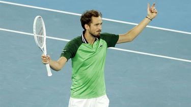 epa11105849 Daniil Medvedev of Russia celebrates winning his Men's semifinal match against Alexander Zverev of Germany at the Australian Open tennis tournament in Melbourne, Australia, 26 January 2024.  EPA/MAST IRHAM