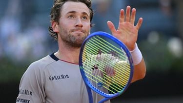Norway's Casper Ruud celebrates after winning the semi-final against Italy's Luciano Darderi during the ATP Rome Open tennis tournament at Foro Italico in Rome on May 15, 2026.  
Tiziana FABI / AFP