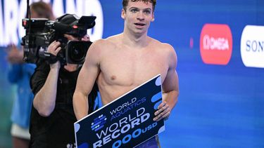 France's swimmer Leon Marchand celebrates winning a semi-final of the men's 200m individual medley swimming event and breaking the world record during the 2025 World Aquatics Championships in Singapore on July 30, 2025. 
Oli SCARFF / AFP