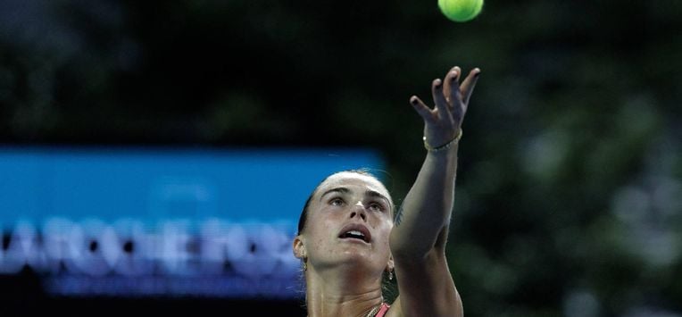 epa12843029 Aryna Sabalenka of Belarus in action against Caty McNally of USA during the Women's Singles Third Round Round match at the 2026 Miami Open tennis tournament at the Hard Rock Stadium in Miami, Florida, USA, 22 March 2026.  EPA/CRISTOBAL HERRERA-ULASHKEVICH