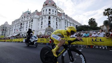 epa11490598 Yellow jersey Slovenian rider Tadej Pogacar of UAE Team Emirates in action during the 21th stage of the 2024 Tour de France cycling race over 33km Individual time-trial (ITT) from Monaco to Nice, 21 July 2024.  EPA/SEBASTIEN NOGIER