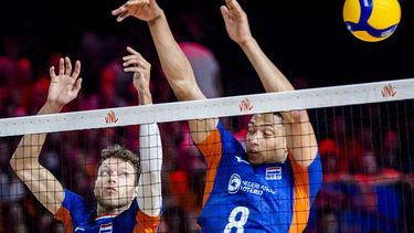 ROTTERDAM - Wessel Keemink van Nederland en Fabian Plak van Nederland in actie tijdens de Nations League volleybalwedstrijd. ANP SEM VAN DER WAL