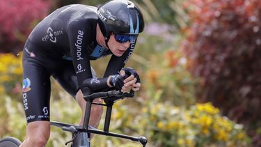 2022-08-30 12:38:42 epa10147396 Dutch rider Thymen Arensman of DSM team in action during the tenth stage of La Vuelta cycling race between Elche and Alicante, an individual time trial of 30.9 kilometres in Elche, Alicante, Spain, 30 August 2022.  EPA/Javier Lizon