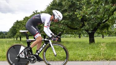 epa05357785 Frank Schleck from Luxemburg of team Trek-Segafredo, in action during the first stage, a 6,4 km race against the clock, with start and finish in Baar, Switzerland, 11 June 2016, at the 80th Tour de Suisse UCI ProTour cycling race.  EPA/GIAN EHRENZELLER