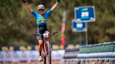 epa12265697 Jenny Rissveds of Sweden, 1st, crosses the finish line of the Cross Country Elite Women, XCO, European MTB Championship, in Melgaco, Portugal, 27 July 2025.  EPA/MAXIME SCHMID