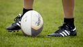 CASTRICUM - Een rugbybal bij Castricumse Rugby Club. Clubs uit de amateursport hebben te maken met de nieuwe coronamaatregelen van het kabinet. Hierbij mogen toeschouwers slechts in beperkte aantallen aanwezig zijn en moeten de kantines van de sportverenigingen ook dicht blijven. ANP KOEN VAN WEEL