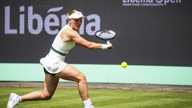 DEN BOSCH - Suzan Lamens tijdens de WTA-enkelspelwedstrijd tegen Anastasia Potapova op het Libéma Open 2026. Het gecombineerde ATP/WTA-toernooi wordt gehouden op het evenemententerrein van het voormalige autothemapark Autotron. FREEK VAN DEN BERGH / ANP