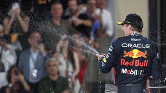 2023-11-26 18:51:16 epa10996341 Dutch Formula One driver Max Verstappen of Red Bull Racing celebrates on the podium after winning the Formula 1 Abu Dhabi Grand Prix in Abu Dhabi, United Arab Emirates, 26 November 2023.  EPA/ALI HAIDER