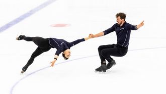 HEERENVEEN - Kunstschaatsers Michel Tsiba en Daria Danilova trainen in de ijshockeyhal van Thialf. De schaatsers trainen voor kwalificatie voor de Olympische Spelen in Milaan. ANP VINCENT JANNINK