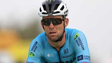 epa11445426 British rider Mark Cavendish of Astana Qazaqstan Team crosses the finish line at the end of the first stage of the 2024 Tour de France cycling race over 206km from Florence to Rimini, Italy, 29 June 2024.  EPA/GUILLAUME HORCAJUELO