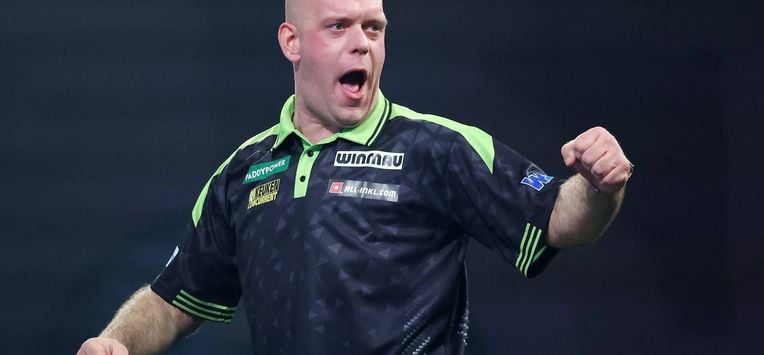 epa12610413 Michael van Gerwen of the Netherlands gestures as he plays against Ireland’s William O'Connor during his second round World Darts Championships match at Alexandra Palace in London, Britain, 23 December 2025. The sporting event runs from 11 December 2025 to 03 January 2026.  EPA/ANDY RAIN