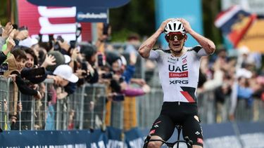 UAE Team Emirates - XRG Spanish rider Igor Arrieta celebrates as he crosses the finish line to win the 5th stage of the Giro d'Italia 2026 - Tour of Italy cycling race between Praia a Mare and Potenza, southern Italy on May 13, 2026. 
Luca BETTINI / AFP
