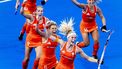 PARIJS - Yibbi Jansen juicht na het scoren van de 2-0 in de eerste groepswedstrijd van de Nederlandse hockeyvrouwen tegen Frankrijk op de Olympische Spelen. ANP REMKO DE WAAL