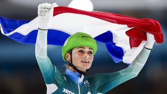 HEERENVEEN - Irene Schouten juicht na het winnen van de Mass Start Vrouwen tijdens de laatste dag van het NK afstanden in Thialf. ANP VINCENT JANNINK