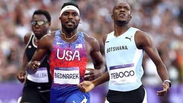 epa11537666 Letsile Tebogo of Botswana wins the Men 200m final of the Athletics competitions in the Paris 2024 Olympic Games, at the Stade de France stadium in Saint Denis, France, 08 August 2024.  EPA/ANNA SZILAGYI