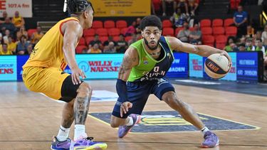 Oostende's Breein Tyree and Leiden's David Collins runs with the ball  during the first match in the best-of-three finals of the Dutch-Belgian BNXT League basketball match between Belgian BC Oostende and Dutch team ZZ Leiden in Ostend on June 9, 2023. 
DAVID CATRY / Belga / AFP