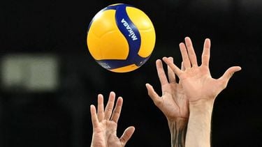 Brazil's #28 Darlan Ferreira Souza (L) and Brazil's #23 Flavio Resende Gualberto try to block the ball with their hands during the volleyball men's quarter-final match between USA and Brazil during the Paris 2024 Olympic Games at the South Paris Arena 1 in Paris on August 5, 2024. 
Natalia KOLESNIKOVA / AFP