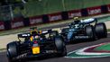 IMOLA - Max Verstappen (Red Bull Racing) en Fernando Alonso (Aston Martin) tijdens de kwalificatie voor de Grote Prijs van Italie op het circuit in aanloop naar de Grote Prijs van Emilia-Romagna. ANP REMKO DE WAAL