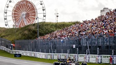 ZANDVOORT - Max Verstappen (Red Bull Racing) komt over de finish tijdens de F1 Grand Prix van Nederland op het Circuit van Zandvoort. ANP REMKO DE WAAL
