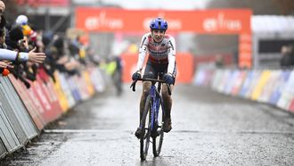 Dutch rider Lucinda Brand crosses the finish line after competing in the Women's UCI Cyclocross World Cup elite race in Gavere, northern Belgium, on December 26, 2024. 
JASPER JACOBS / Belga / AFP