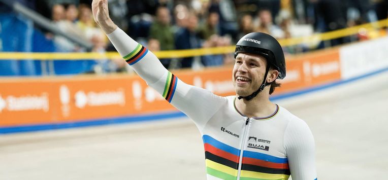 APELDOORN - Harrie Lavreysen juicht na het winnen van  het onderdeel finale sprint tijdens de tweede dag van de Nederlandse Kampioenschappen baanwielrennen in Omnisport Apeldoorn. ANP VINCENT JANNINK