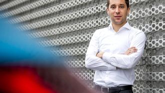 EINDHOVEN - Robin Frijns, Formula E coureur, tijdens de persbijeenkomst van de stichting Formula-Eindhoven. De stichting wil de E-Prix naar Regio Brainport Eindhoven halen. ANP REMKO DE WAAL