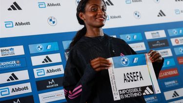 2023-09-21 12:22:47 Ethiopia's Tigist Assefa poses for a photo at a press conference on September 21, 2023 in Berlin, during the presentation of the women's elite runners of the Berlin Marathon scheduled to take place on September 24, 2023. 
Odd ANDERSEN / AFP
