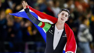 HEERENVEEN - Jenning de Boo juicht na het winnen van het Nederlandse kampioenschap sprint schaatsen tijdens de tweede dag in Thialf. ANP VINCENT JANNINK