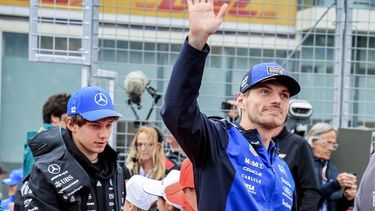 epa12991319 Red Bull Racing driver Max Verstappen of Netherlands (R) and Mercedes driver Andrea Kimi Antonelli of Italy attend the pilot‚Äôs parade prior the Formula 1 Canada Grand Prix at the Circuit Gilles Villeneuve in Montreal, Canada, 24 May 2026.  EPA/CRISTOBAL HERRERA-ULASHKEVICH