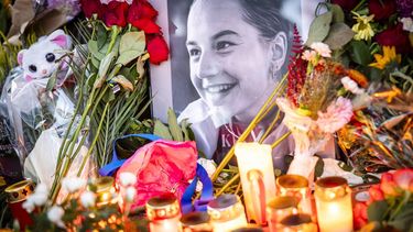 epa11632823 Candles burn at the makeshift memorial for Muriel Furrer from Switzerland, who died after a cycling crash during the 2024 UCI Road and Paracycling Road World Championships in Zurich, Switzerland, 29 September 2024. 18-year-old Swiss cyclist Muriel Furrer died from her injuries on 27 September 2024 after she crashed the day before in the UCI Road and Para-cycling Road World Championships 2024 junior women's race.  EPA/MICHAEL BUHOLZER